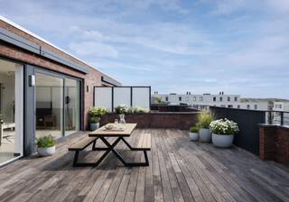 Lichtrijk dakappartement (BJ 2015) met een bijzonder ruim terras, drie slaapkamers, twee badkamers en een ondergrondse parkeerplaats.Hier woon je op...