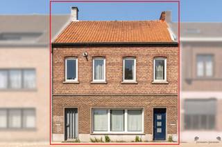 <p><span>Spacious terraced house with lots of possibilities on a plot of approx. 3a56ca in Leopoldsburg</span></p><p><span>Are you looking for a house with lots of space and various possibilities? Then this charming terraced house in Leopoldsburg is definitely worth a visit. Situated on a plot of approximately 3 are 56 centiare, this property offers an excellent opportunity for those looking for a spacious family home, a kangaroo home or an interesting investment with rental possibilities.</span></p><p><span>The property is currently divided into two separate living units, making for a particularly versatile layout. Both units each feature:</span></p><ul><li><span>a cozy living space</span></li><li><span>their own kitchen</span></li><li><span>two full-size bedrooms</span></li><li><span>a bathroom</span></li><li><span>a separate toilet</span></li></ul><p><span>This existing layout makes the property perfect for large families, compound families or parents and children who like to live together while maintaining their privacy. Investors may also see a lot of potential in this as a yield property.</span></p><p><span>In addition to the spacious living possibilities, the property has a beautiful deep garden where you can enjoy the outdoors in peace. The garden offers enough space for a cozy terrace, play area for children or the creation of a green relaxation area.</span></p><p><span>With the right refreshment and personal touch, this property can grow into a warm home or a valuable investment. The central location in Leopoldsburg also provides easy access to stores, schools, public transportation and other amenities.</span></p><p><span>Features of this property:<br />Lot of approximately 3a56ca<br />Currently divided into two living units<br />A total of 4 bedrooms<br />Ideal as a kangaroo home, family home or revenue property<br />Beautiful deep garden<br />Numerous possibilities and lots of potential<br />Centrally located near all amenities</span></p><p><span>Are you curious about the possibilities of this property? Please feel free to contact us for more information or an on-site viewing.</span></p>