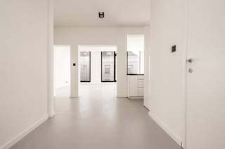 Luxueus nieuwbouw appartement op toplocatie !Het appartement is gelegen op de 2e verdieping en heeft een bewoonbare oppervlakte van 104,8 m²Inkomhal...