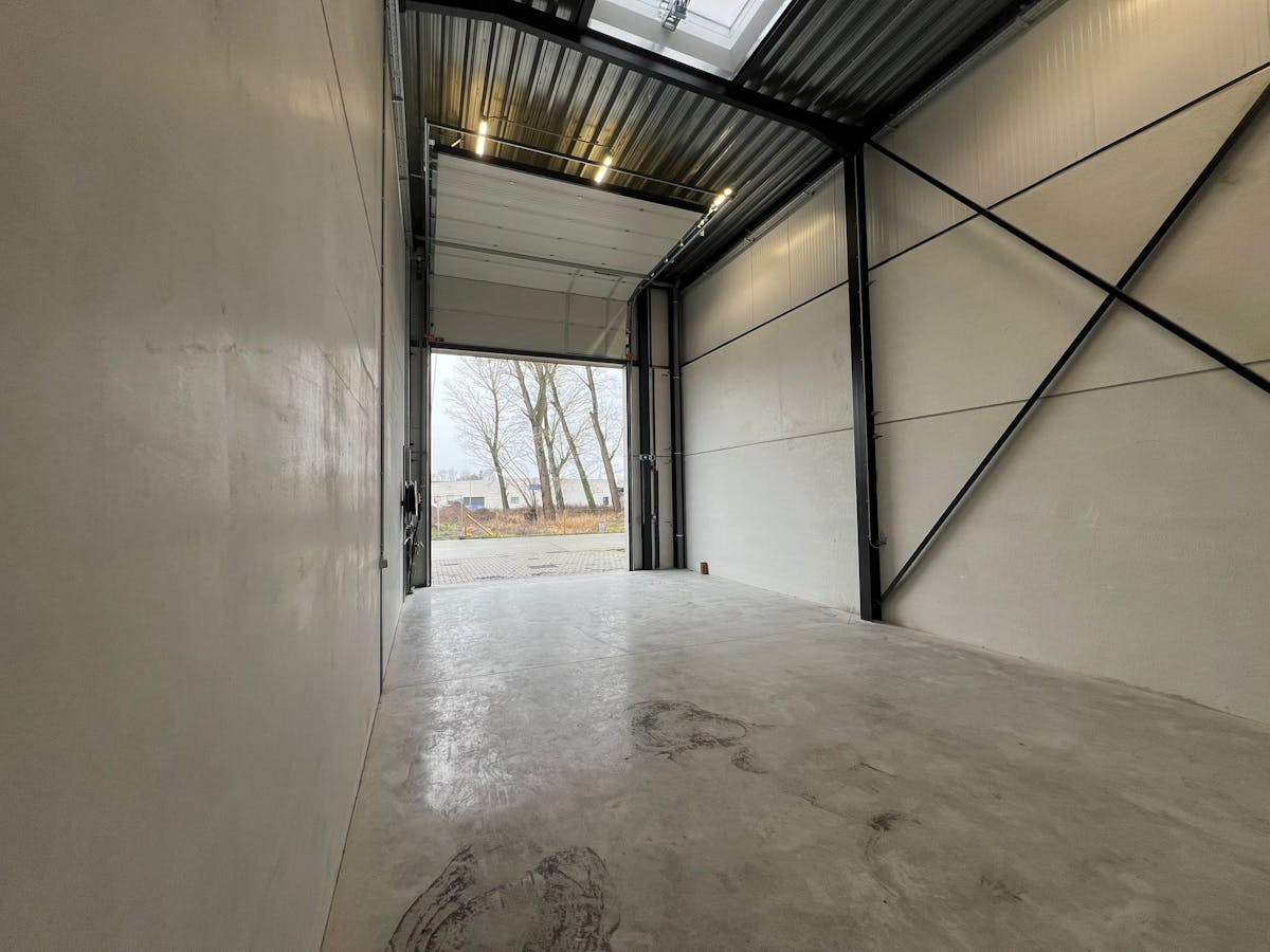 Magazijn te huur in nieuwbouwproject Bazuin te Roeselare - foto 4