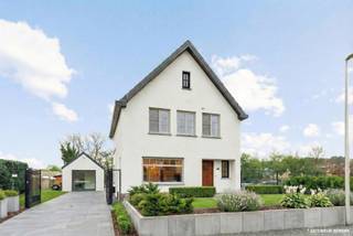 Interesse? Meer informatie op www.SWEVERS.be. - Deze instapklare open bebouwing in Ham combineert rust, ruimte en een vlotte bereikbaarheid...