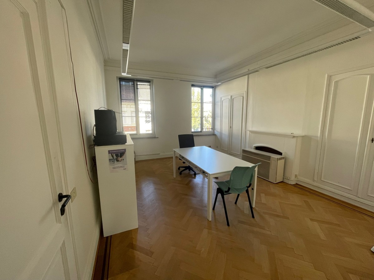 Praktijkruimte te huur in karaktervol herenhuis – Harelbeke - foto 4