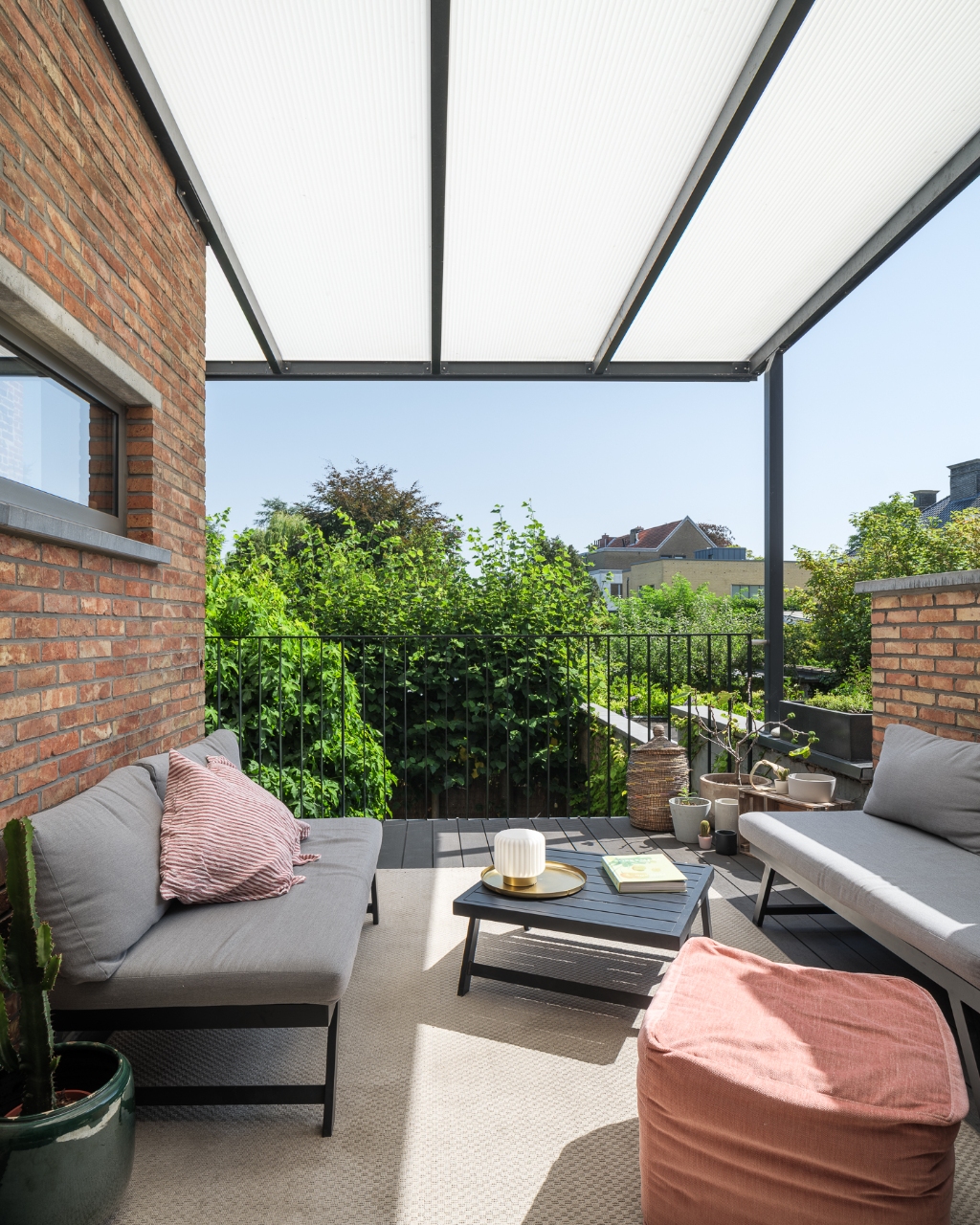 Stijlvolle woning op fietsafstand van het Gentse centrum, gelegen in een rustige en residentiële straat nabij Park Biest en het Potuitpark. - foto 4