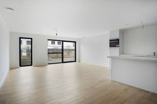 Dit appartement voldoet aan alle hedendaagse en toekomstige energie normen (i.e. zonnepanelen, vloerverwarming met warmtepomp).Is gelegen op...