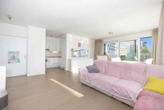 Situé Boulevard Émile Jacqmain, au cœur de Bruxelles, dans un immeuble récent de 2012, bel appartement de ±82 m² situé au 3e étage.Il se compose d’un...