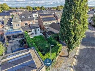 INSTAPKLARE GEZINSWONING (EPC B) OP EEN BOOGSCHEUT VAN MAASTRICHT ! <br /><br />We vinden deze halfopen bebouwing met een bewoonbare oppervlakte van 189 m² terug op een perceel van 4a 95ca in Smeermaas-Lanaken. <br /><br />Voor meer informatie, neem zeker een kijkje op onze website via de volgende link:<br />https://www.sterkvastgoedmakelaars.be/detail/te-koop-woning-lanaken/7684626?dosearch=True&flowstatus=ForSale,ForSaleReserved,ForSaleWithBid,ToCompleteForSale,SoldUnderReserve,Sold&pageindex=1&pagesize=12&searchpage=ForSale&sortdirection=DESC&sortfield=pub_flowstatus&transactiontype=Sale