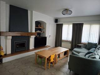 <br />Halfopen bebouwing gelegen vlakbij het centrum van Essen-Wildert. Het bos "Wildertse duintjes" is vlakbij gelegen. <br />•4 Slaapkamers<br />•1 badkamer met bad, douche, wc en dubbele <br /> lavabo. <br />•Woonkamer met ingebouwde kachel en open <br /> keuken met vernieuwde toestellen. <br />•Apart gastentoilet<br />•Inpandige garage<br />•2 grote bergruimtes incl. aanrecht met spoelbak<br />•Aangelegde tuin die volledig omheind is<br />•Carport met toegang via een certitude weg.<br />•Tuin te bereiken via zijkant van de woning. <br />•Serre<br />•2 Tuinhuizen<br />•Grote zolder<br />•Alle ramen zijn voorzien van rolluiken<br />
