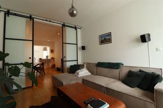 Hier in de Greinstraat vinden we een recent gerenoveerd appartement op wandelafstand van de rust in Park Spoor Noord én de gezellige drukte van...