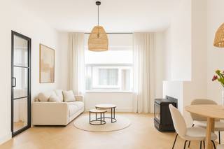 <strong>Blankenberge: Woning met mogelijkheid tot 5 slaapkamers te koop in het centrum.</strong><br /><br />In het centrum van Blankenberge op 5 minuten wandelen van de grote markt en het strand kan je deze karaktervolle woning met immens potentieel vinden. <br /><br />De woning bestaat uit 3 woonlagen met een mogelijkheid tot 5 slaapkamers! <br />Hoge plafonds in zowel de leef en slaapruimtes zorgen voor een open gevoel met herenhuis-effect. <br /><br /><strong>Indeling:</strong><br />Gelijkvloers: Inkomhal met open trap, toegang tot een grote leef en eetruimte, aparte keuken met bijkeuken en berging. Alsook toegang tot de kelder.<br /><br />1ste verdieping: Je passeert de mezzanine met de badkamer en het gastentoilet naar 2 ruime slaapkamers. <br /><br />2e verdiep: 2 slaapkamers, een hobbyruimte en toegang tot de zolder via een vaste trap. <br /><br /><strong>Troeven:</strong>
<ul><li>Hoge plafonds met natuurlijke lichtinval</li><li>Centraal gelegen op wandelafstand van de dijk, de winkels, het openbaar vervoer en de grote markt.</li><li>Mogelijkheid tot aanmaken van een groot terras op het 1ste verdiep. </li></ul>
<br /><strong>Meer informatie? Contacteer Thomas vandaag via +32479561066.</strong>