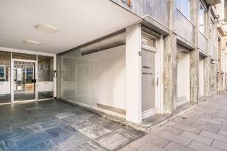 Geef jouw zaak een sterk fundament... met 10 meter vitrine aan je voeten! Welkom op het gelijkvloers van jouw toekomst. Met een gevelbreedte van...