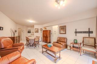 Gezellig appartement te koop met 2 slaapkamers gelegen langs de Weeshuisstraat te Oostende. Dit appartement is gelegen in een goed...