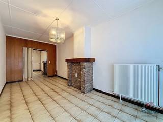 SOUS OPTION Dans le centre commercial d'Enghien, proche des commerces, des facilités, des écoles et des axes principaux, une jolie petite maison...