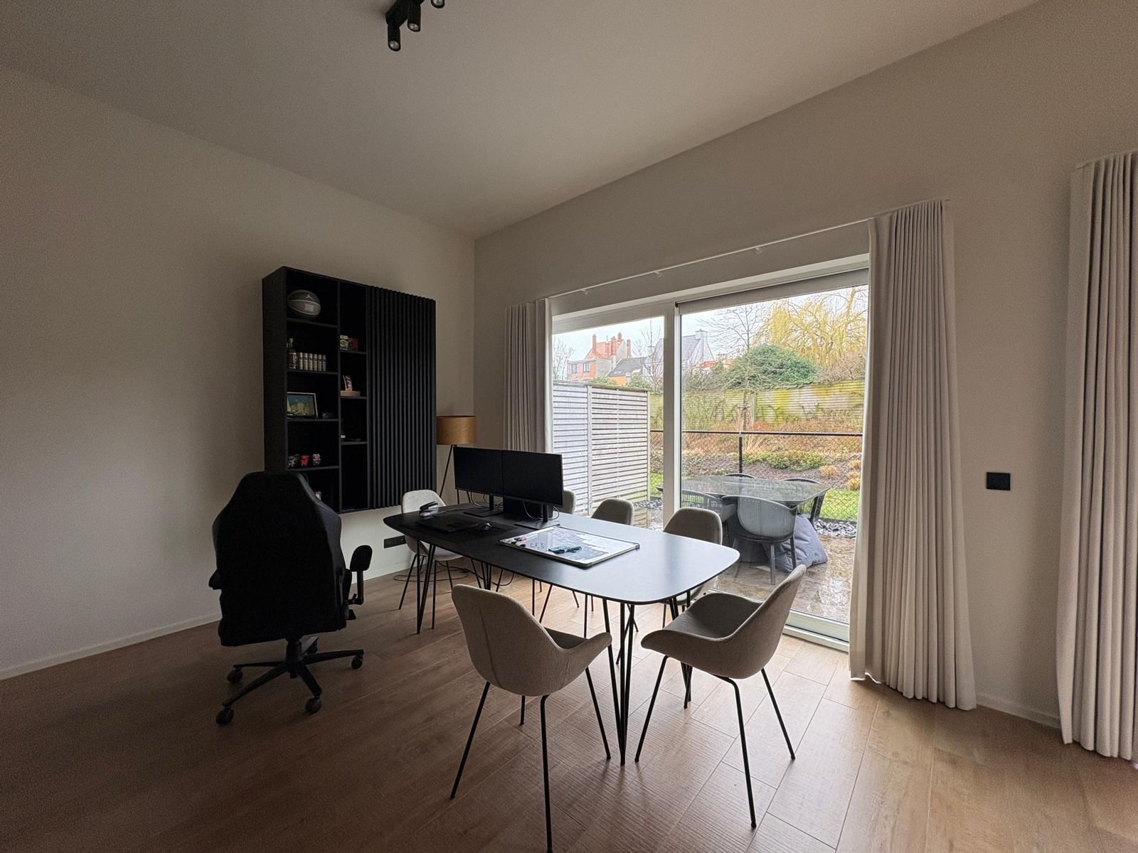 Stijlvol 1 slaapkamer appartement met ruim terras, gemeenschappelijke tuin én inpandige staanplaats te Bredene! - foto 5