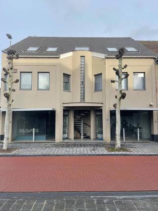 Handelspand te huur in MaasmechelenOp een centrale ligging langs de Kruindersweg 67 te Maasmechelen bevindt zich dit ruim handelspand van ca. 300 m²...