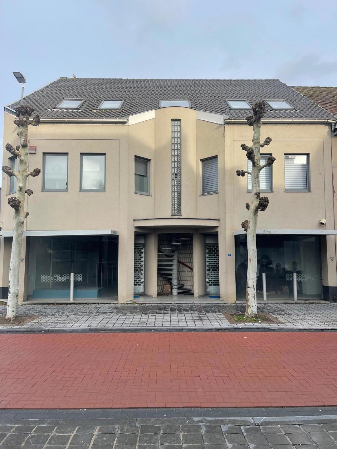 Commercial à louer à Maasmechelen - photo 1