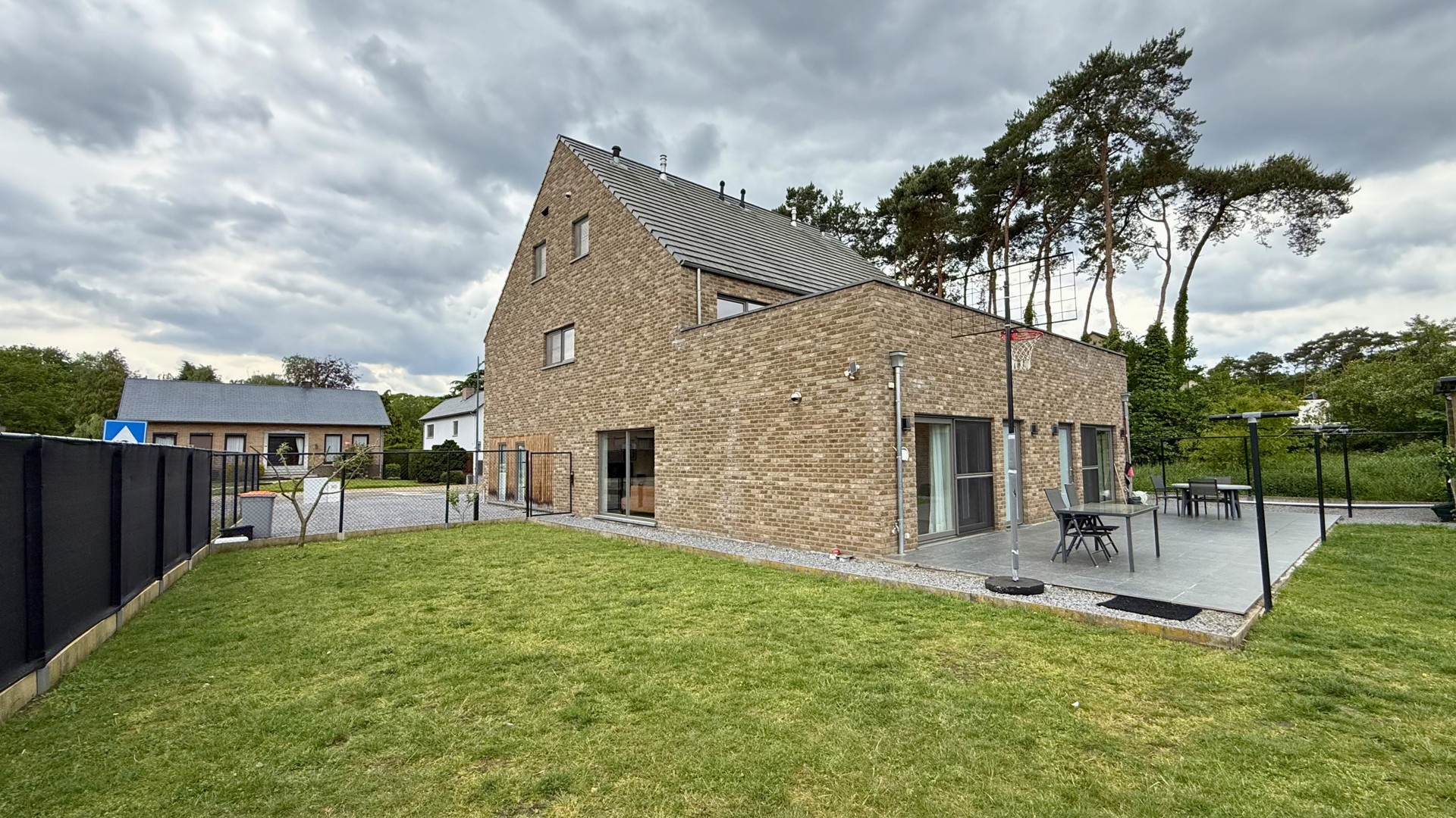 House for sale in Maasmechelen with 5 bedrooms - photo 4