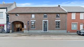 Stijlvolle en volledig ingerichte woning te huur in hartje MaasmechelenDeze prachtige woning is centraal gelegen in Maasmechelen, op wandelafstand...