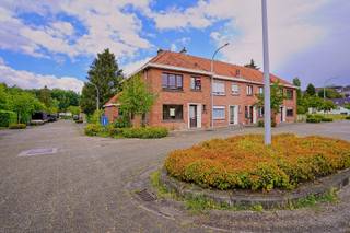 Bent u opzoek naar een ruime woning in een rustige en groene omgeving? Op deze te renoveren woning is reeds een bouwvergunning afgeleverd met een indeling zoals u kan zien op de plannen. De volgende puntjes zijn al opgemaakt: EPB-studie, stabiliteitsstudie, omgevingsvergunning en de plannen van de nieuwe toestand. Hier kan u dus direct starten met het verbouwen aan 6%! Een uitzonderlijk kans! Ook de mogelijkheid om te werken met een aannemingsovereenkomst voor verdere afwerking. Interesse? Bel dan nu naar het nummer 052 41 41 94 of mail naar info@rosiersderidder.be<br />Verkoop onder registratie, mogelijks 2%! <br />Referentie: 5607