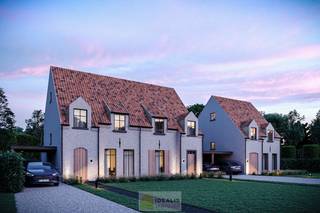 EEN RUSTIGE LIGGING MET ALLE VOORZIENINGEN IN DE BUURT<br />In de aangename en rustig gelegen Graanstraat 32 te Hamont realiseren wij prachtige en verzorgde nieuwbouwwoningen. Deze woning betreft een open bebouwing, gelegen op een mooi perceel van 7a 82ca. Dankzij de gunstige ligging bevinden<br />scholen, winkels, het station en openbaar vervoer zich op korte afstand, wat zorgt voor een vlotte bereikbaarheid en een praktisch dagelijks leven.<br /> <br />KWALITATIEVE ARCHITECTUUR IN MODERNE PASTORIJSTIJL<br />De woningen worden gebouwd in een moderne pastorijstijl met subtiele klassieke accenten. Kenmerkend zijn de ruime aluminium ramen die voor veel natuurlijke lichtinval zorgen, houten voordeuren en sierluiken die de warme uitstraling versterken, en gevels die fraai worden afgewerkt met voorgekaleide gevelsteen. Zo ontstaat een tijdloos en verzorgd geheel dat aansluit in de omgeving en toch op zichzelf staat.<br /> <br />DUURZAME MATERIALEN EN ENERGIEZUINIGE TECHNIEKEN<br />Er wordt uitsluitend gebruik gemaakt van duurzame en onderhoudsvriendelijke materialen. Daarnaast worden de woningen standaard uitgerust met de nieuwste energiezuinige technieken, waaronder een warmtepomp, Ventilatie systeem D (balansventilatie met warmterecuperatie), vloerverwarming en zonnepanelen. Dankzij deze voorzieningen geniet u van een optimaal binnenklimaat en blijven de energiekosten beperkt, nu én in de toekomst.<br /> <br />DOORDACHTE INDELING EN HOOG WOONCOMFORT<br />De woningen beschikken over een praktische en functionele indeling, afgestemd op het moderne gezinsleven. Ruime leefruimtes, voldoende berg- en opbergruimte, een open keuken, comfortabele slaapkamers en een aangename tuin maken van elke woning een plek waar het heerlijk wonen is<br /><br />Grondaandeel: € 180.000,00<br />Constructiewaarde: € 300.700,00<br />Prijs inclusief BTW en registratierechten: € 565.447,00