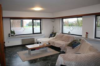 Vrijstaande gezinswoning met tuin en garage gelegen in LoenhoutOntdek deze vrijstaande woning met drie slaapkamers in Loenhout. Rustig gelegen nabij...