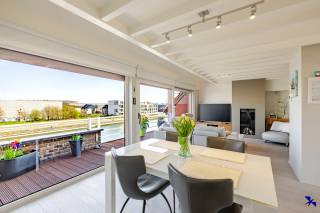 Welcome to Willebroek!Located in a prime spot along the canal in Willebroek, this bright and move-in ready duplex apartment offers a living area of...