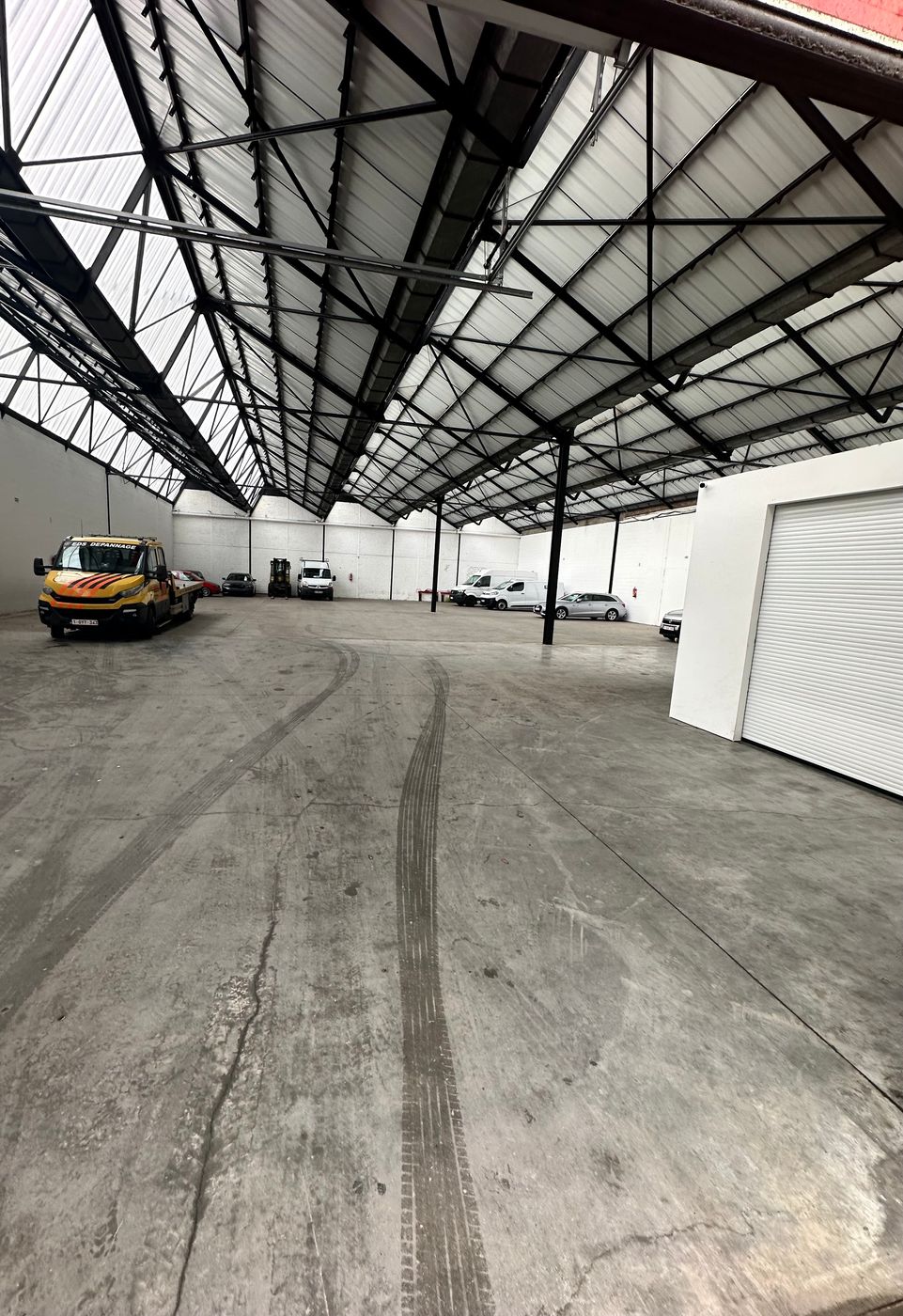 2.040 m² INSTAPKLAAR MAGAZIJN + 242 m² KANTOREN TE KOOP - foto 5