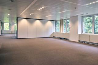 !! INVESTERINGSOPPORTUNITEIT !! Fantastisch gelegen verhuurde kantoorruimte met een totale oppervlakte van 1.598 m² te koop op slechts 2 min van de...