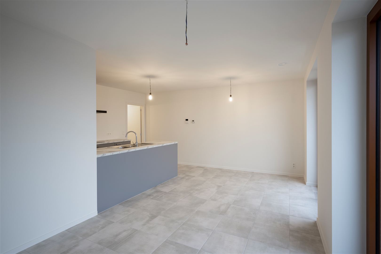 Nieuwbouw tweeslaapkamerappartement met terras - foto 1