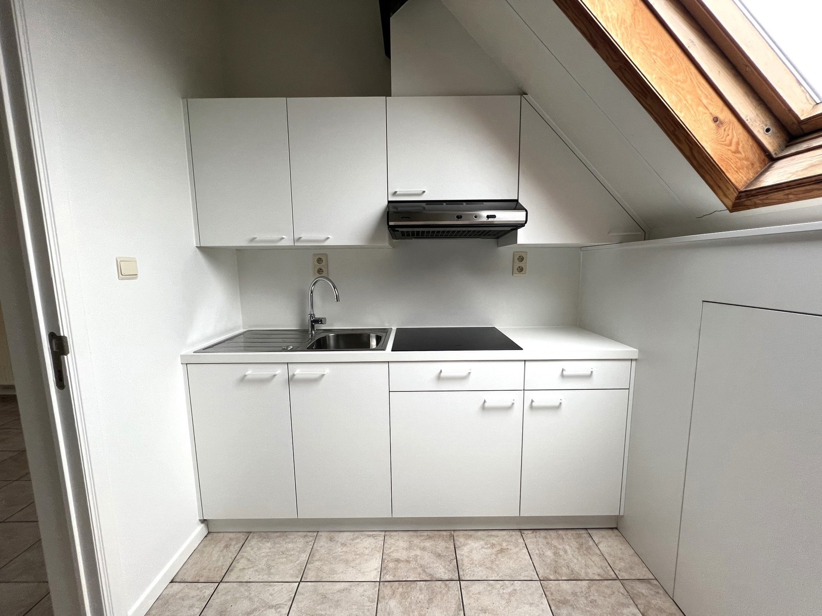 Handelsruimte met 2 appartementen. - foto 3