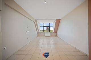 Located in the sought-after neighbourhood of Mariakerke, this one-bedroom flat on the fourth floor of the Strand en Duinen residence is in need of...