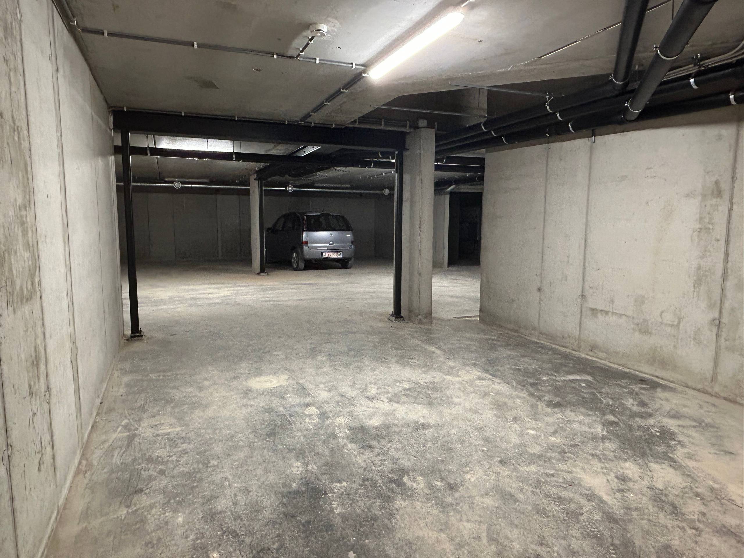 Garage à louer à Dixmude - photo 5
