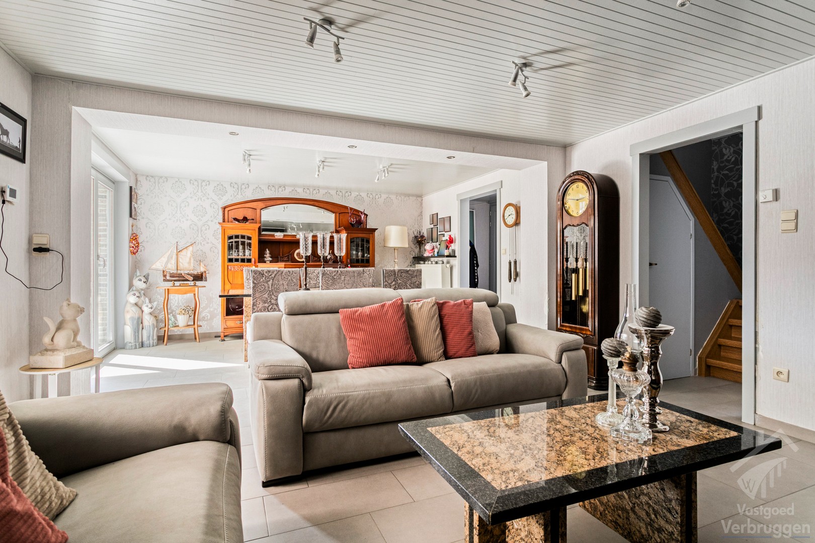 Sfeervolle instapklare woning met 2 slaapkamers, bureau,  garage en atelier - foto 5