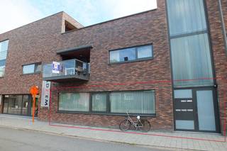 Gelijkvloers appartement met 2 slaapkamers: * Indeling: Inkomhal, toilet, woonkamer, keuken, berging, badkamer, 2 slaapkamers, terras, kelderberging...