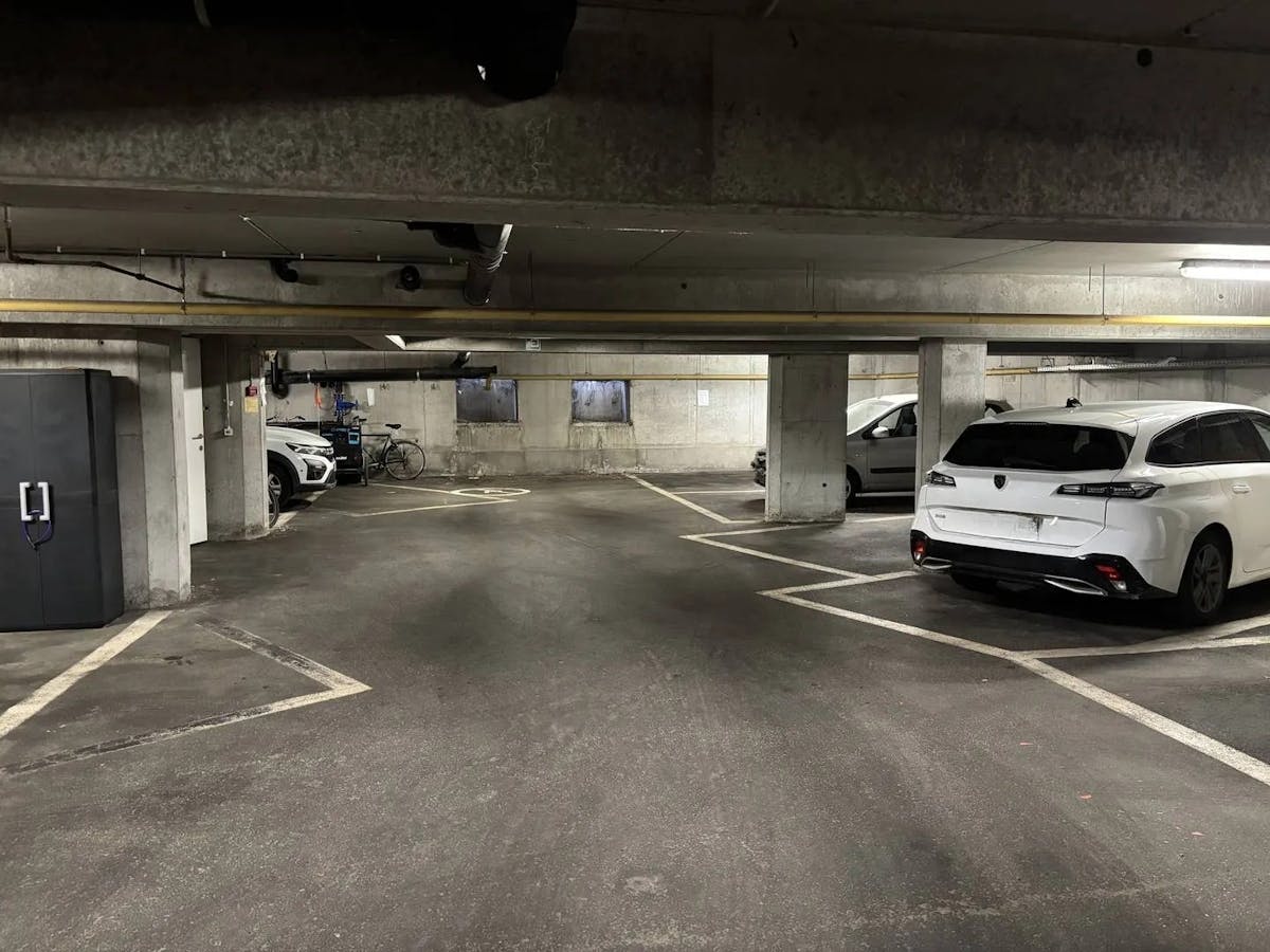 Parking space for sale in the heart of Kortrijk! - photo 5