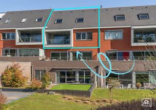 In dit recent duplex-appartement geniet u van rust en een prachtig zicht op een parktuin van 70 are.Het appartement heeft een ruime eetplaats,...