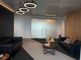 <p>Located on the 11th floor, these 500 m² offices offer an unobstructed panoramic view of Brussels and a high-end working environment.</p>
<p><strong>Features:</strong></p>
<ul>
<li>
<p>All-inclusive price (rent, taxes, charges, withholding tax): €16,000 / month</p>
</li>
<li>
<p>1-year renewable lease possible</p>
</li>
<li>
<p>Professional reception in the building</p>
</li>
<li>
<p>12 partitioned offices / meeting rooms</p>
</li>
<li>
<p>Bright and representative reception area</p>
</li>
<li>
<p>Private kitchenette and restrooms</p>
</li>
<li>
<p>6 secure parking spaces</p>
</li>
</ul>
<p>Available immediately.</p>