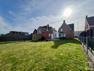 Spoorweglaan 4 te Kluisbergen TOPPER! Deze goed onderhouden woning is gelegen in een doodlopende straat, aan de fietssnelweg Oudenaarde -Kortrijk...
