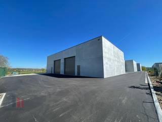 Nieuwbouw KMO-unit van 237 m² en 1 privatieve parkeerplaats te koop in Aartrijke. De geïsoleerde casco magazijnruimte (brandklasse C) is opgebouwd...