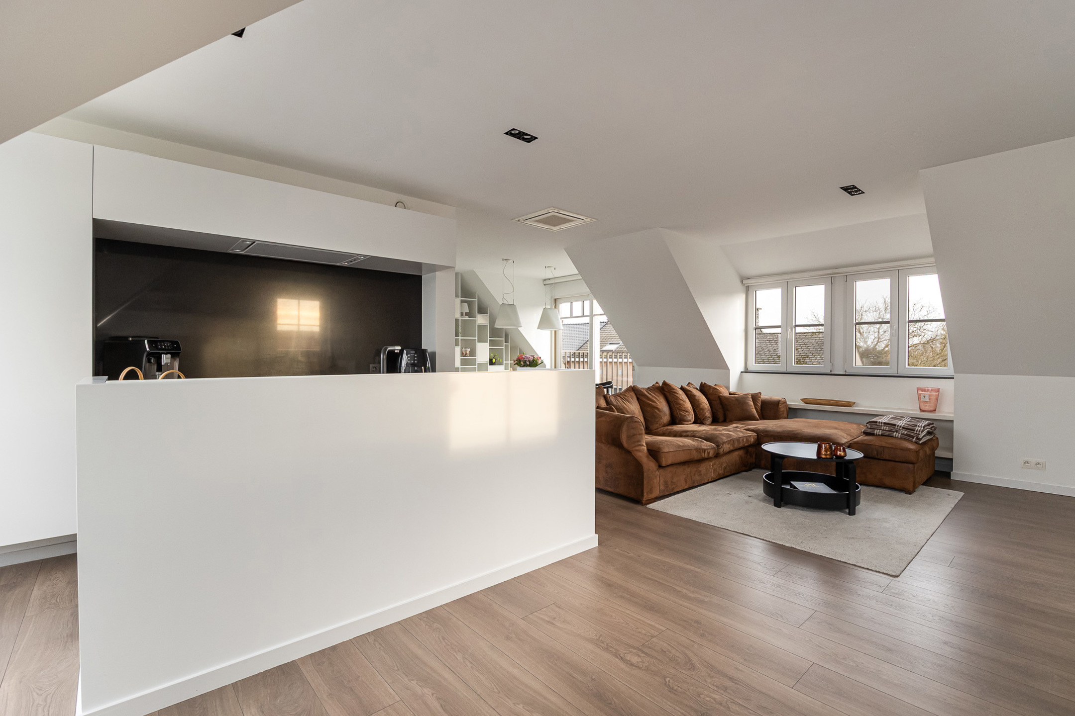 Knap dakappartement met fantastisch terras + garagebox - foto 4