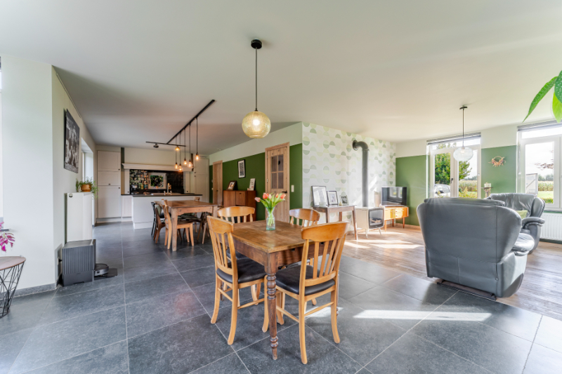 Grote woning op ruim perceel met landelijk karakter. - foto 2