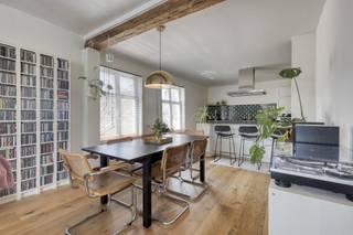 Dit lichtrijke en charmante appartement (105 m²), met 2 slaapkamers, ligt op een toplocatie aan de Langerei in Brugge, in het Sint-Gilliskwartier...