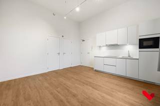 Ce nouveau studio aux finitions haut de gamme bénéficie d'un emplacement privilégié dans une majestueuse maison de maître au cœur de Louvain,...