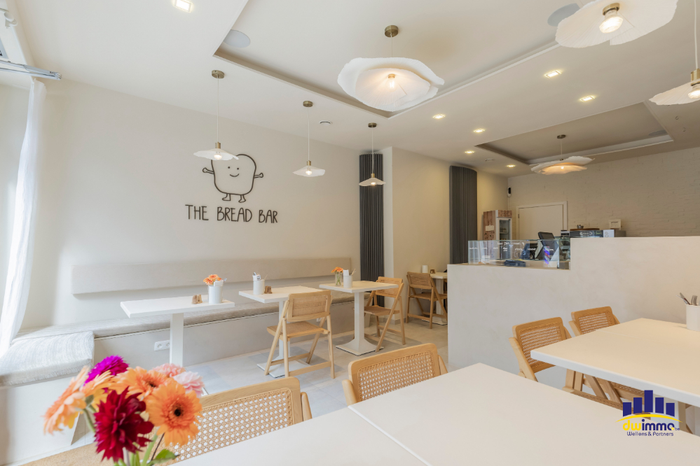 Hippe lunchplek met zonnig terras, volledig uitgerust handelspand te koop in Gent - photo 1