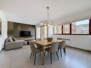 Recent appartement (2007) met twee slaapkamers en terras te huur op de derde verdieping van de Residentie "New Haven", Goethalsstraat 19 te Nieuwpoort. Dit appartement is rustig doch ideaal gelegen vlakbij de winkels, horeca en op 150 meter van de Zeedijk. <br /><br />Algemene kosten 75 euro per maand<br />Waterverbruik 20 euro per maand<br />Vrij vanaf 01/07/2026.<br /><br />Indeling:<br />- inkomhal <br />- lichtrijke leefruimte (25m²) met terras<br />- keuken (6m²) voorzien van vaatwas, keramische kookplaat en koelkast met diepvriesvakje<br />- badkamer (3m²) met bad, handdoekradiator en lavabo<br />- slaapkamer 1 (9m²)<br />- slaapkamer 2 (6m²)<br />- nachthall (8m²)<br />- apart toilet <br /><br />Troeven:<br />- uiterst centrale ligging<br />- gunstig EPC<br />- fietsenberging in het gebouw<br />- vernieuwde boiler en toilet<br /><br />Ben je geïnteresseerd in dit pand te huur in Nieuwpoort? Ga naar de website www.dewaele.com, klik op het pand dat je wenst te huren. Via de rode knop "vraag je bezoek aan" vragen we u kort een profiel in te vullen. Daarna nemen we contact op voor een bezoek. Telefonisch kunnen er geen afspraken gemaakt worden.<br />