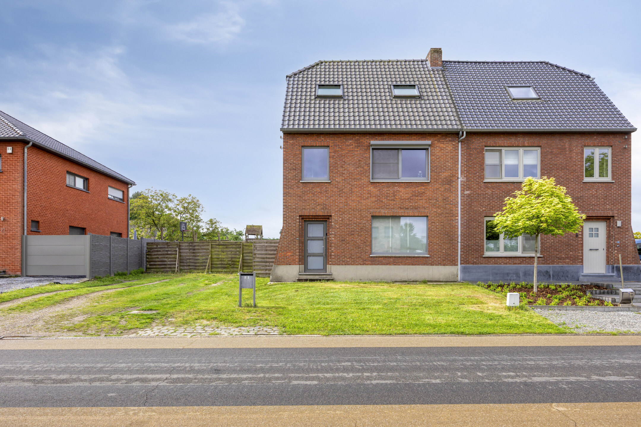 Energy-efficient renovated home with garden in Kermt - photo 2