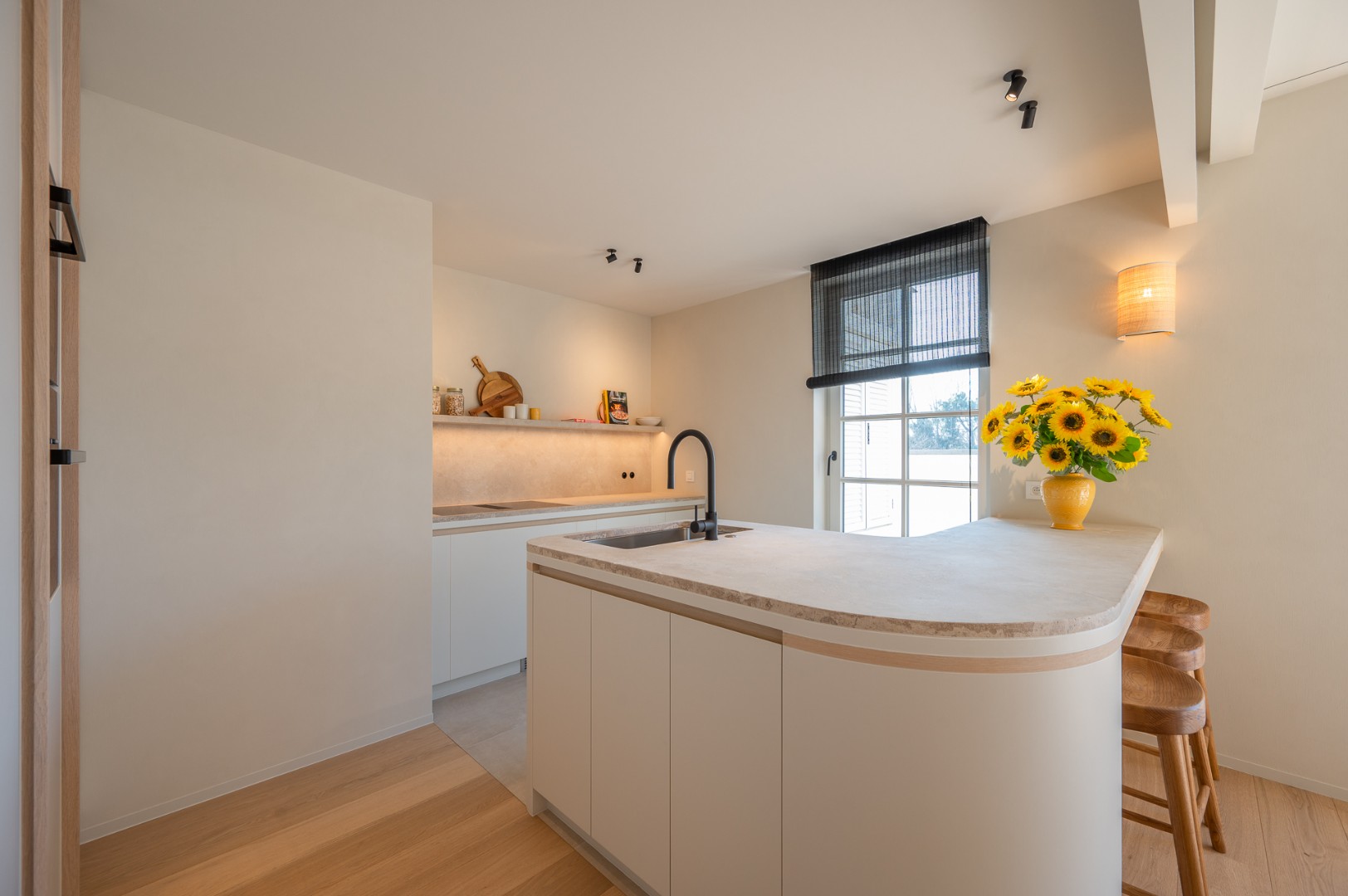 Uiterst kwalitatief gerenoveerd appartement in domein Tennis Gardens, genietend van prachtige zichten - foto 4