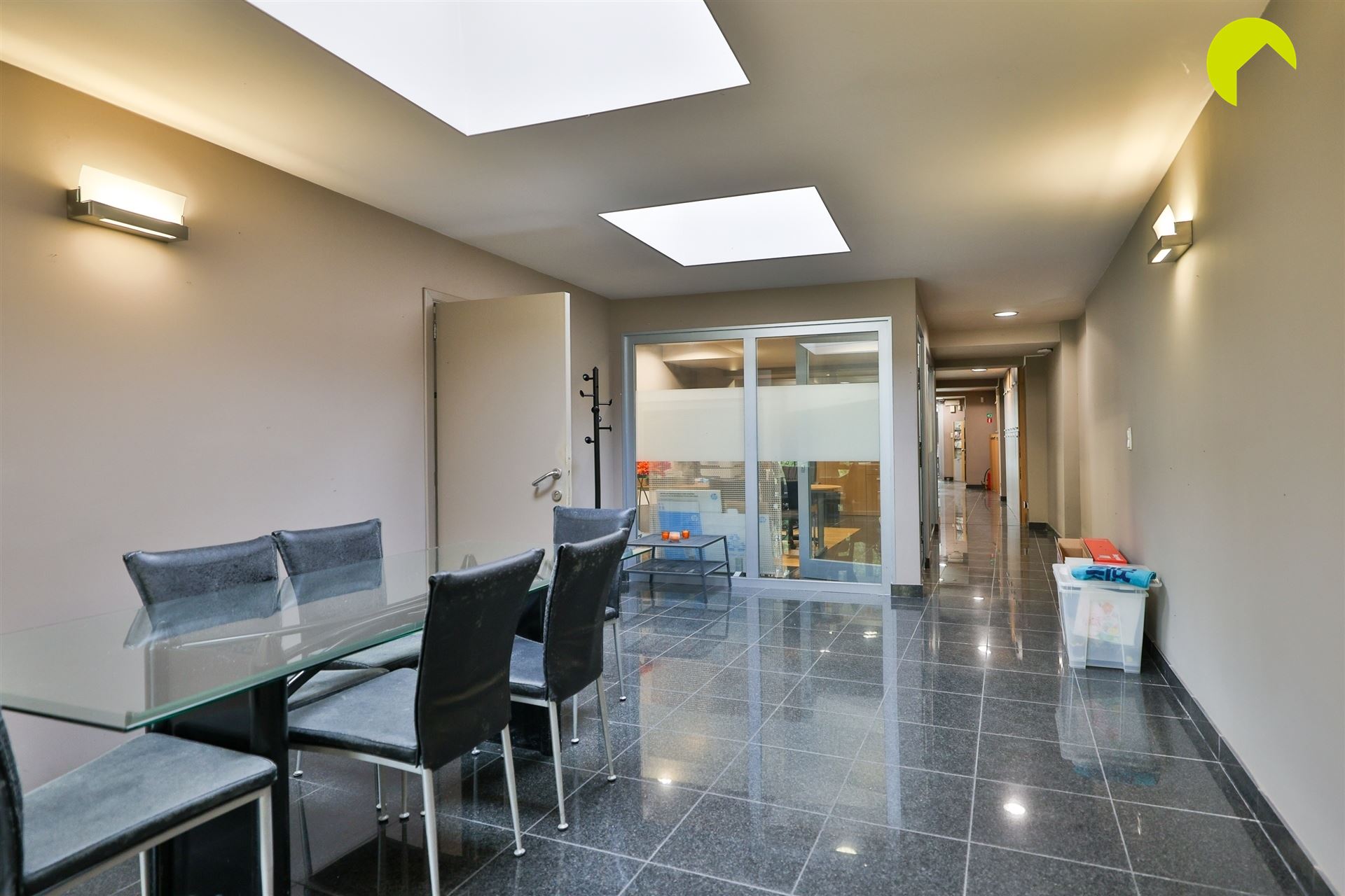 Ruim handelsgelijkvloers met grote tuin in het centrum van Hove - foto 5