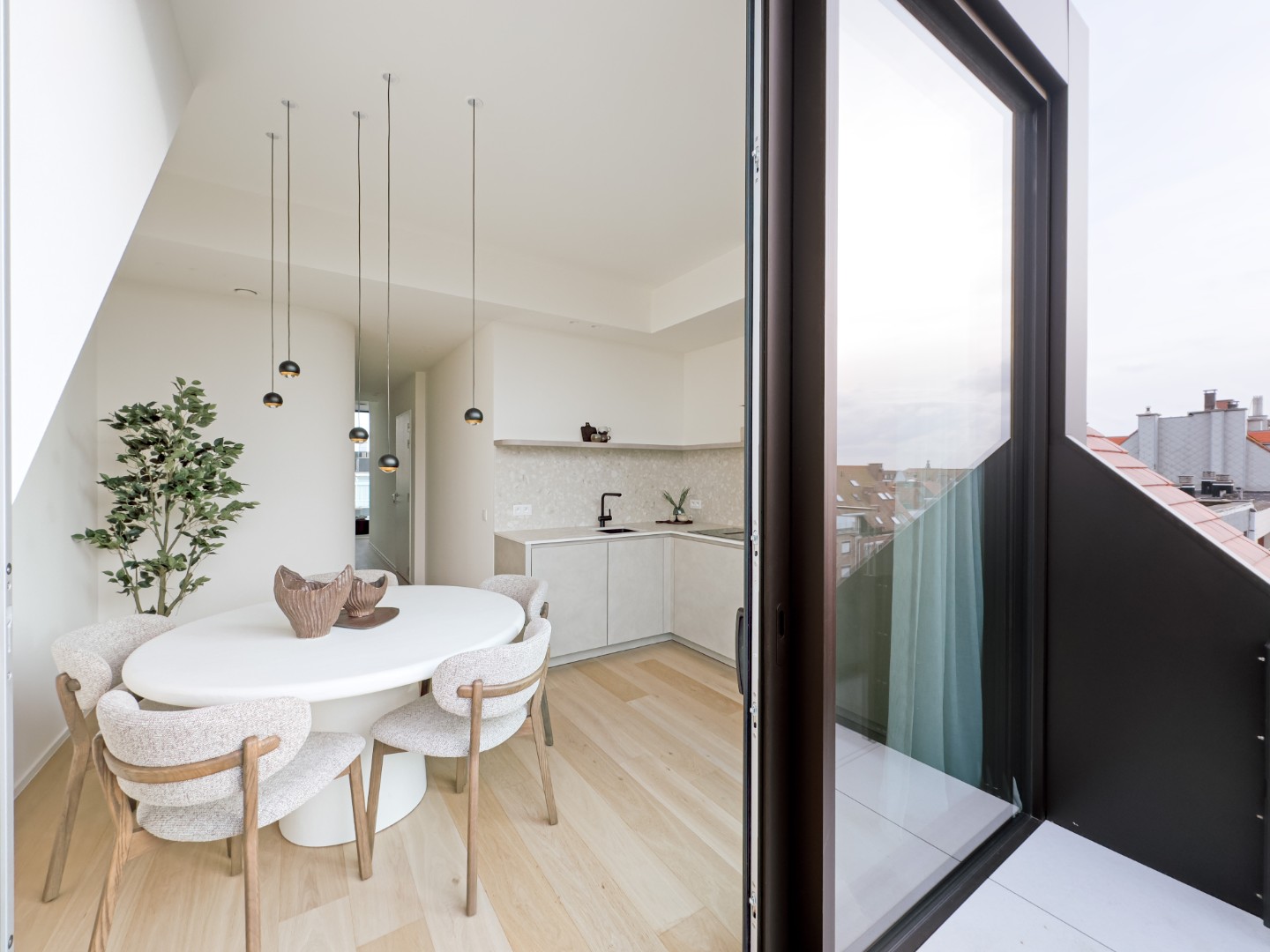 Magnifieke duplex in het nieuwbouwproject Cosmopolite, een hedendaags en stijlvol nieuwbouwproject op een toplocatie in het centrum van Knokke en op een zucht van het strand. - foto 2