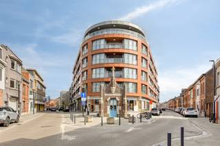 In het verzorgde wooncomplex Senior Plaza bieden wij deze uitzonderlijk ruime serviceflat van 100 m² te koop aan. Het appartement is gelegen in...