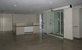 Immeuble de bureaux détaché à côté du viaduc de Vilvoorde. Espaces de bureau sont distribuable flexible. Spacieux hall d'entrée et une grande...